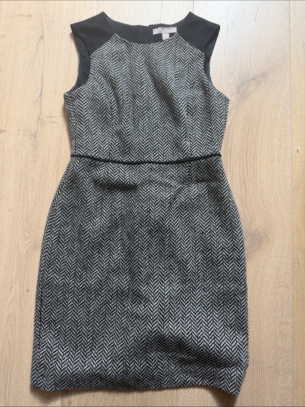 Banana Republic Sleeveless Black and White Herringbone Sheath Dress 2P
